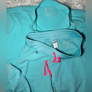 Neon blue figs scrub set❄️🩵